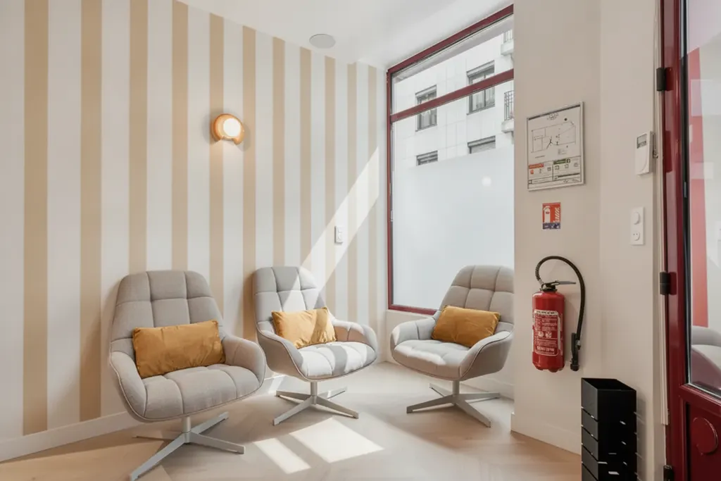 La salle d'attente du centre de santé Novadev à Paris 2e