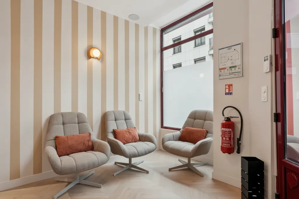 Salle d'attente du centre de santé Novadev, 15 rue Beudant à Paris 17e